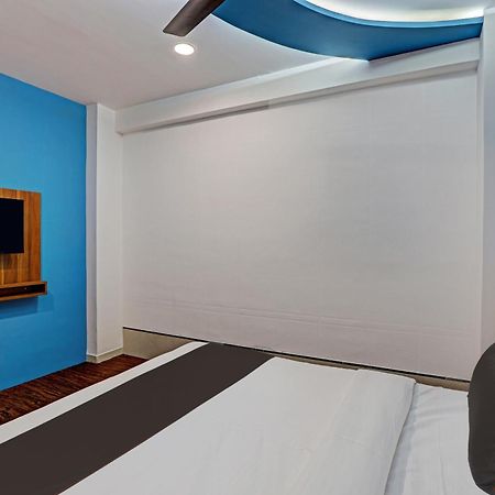 Collection O Hotel Swarg Surat Dış mekan fotoğraf