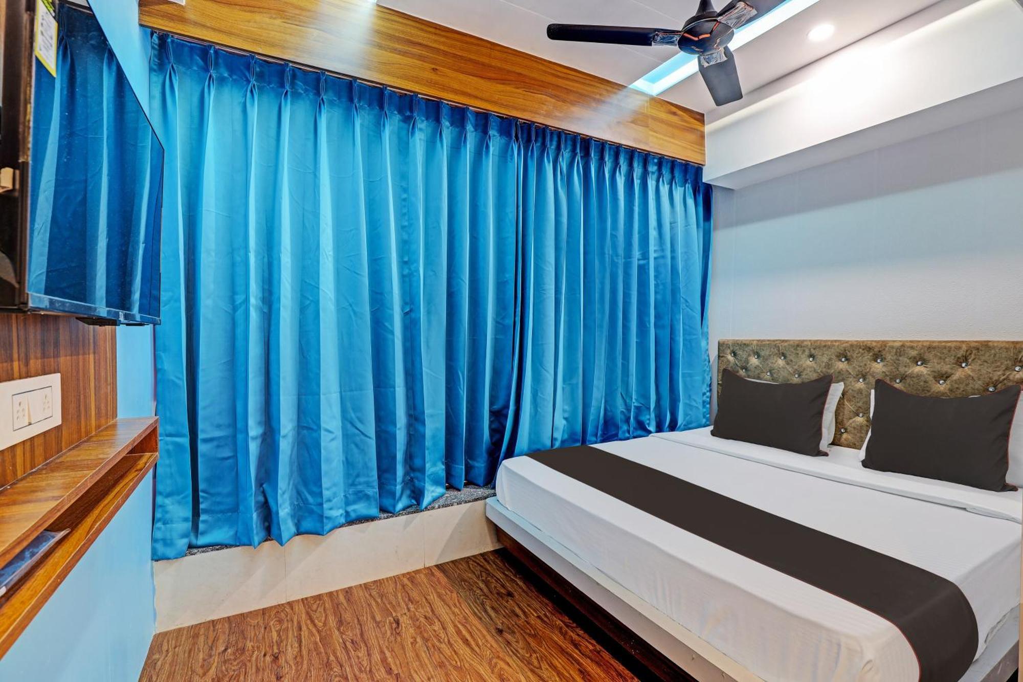 Collection O Hotel Swarg Surat Dış mekan fotoğraf