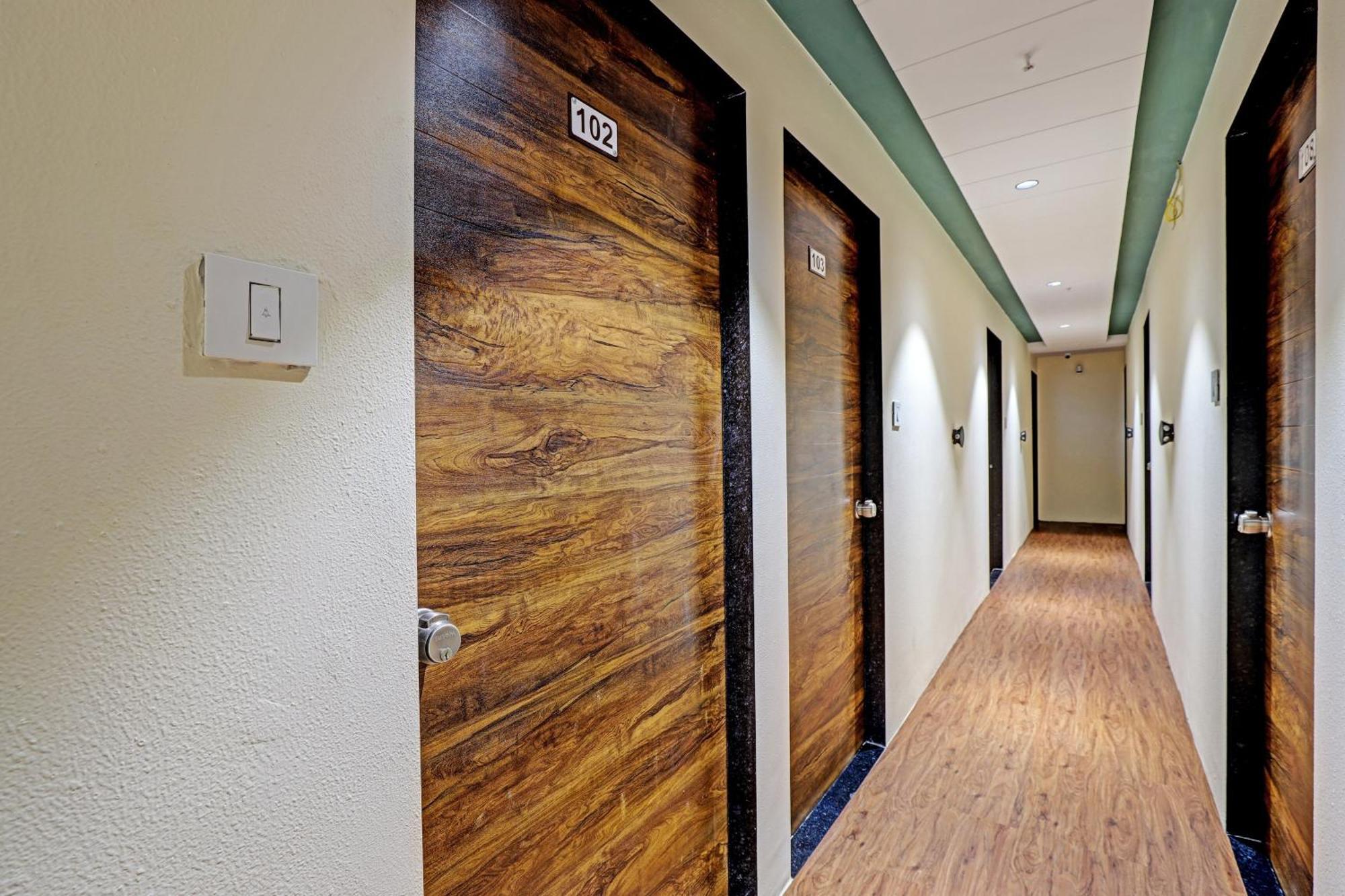 Collection O Hotel Swarg Surat Dış mekan fotoğraf