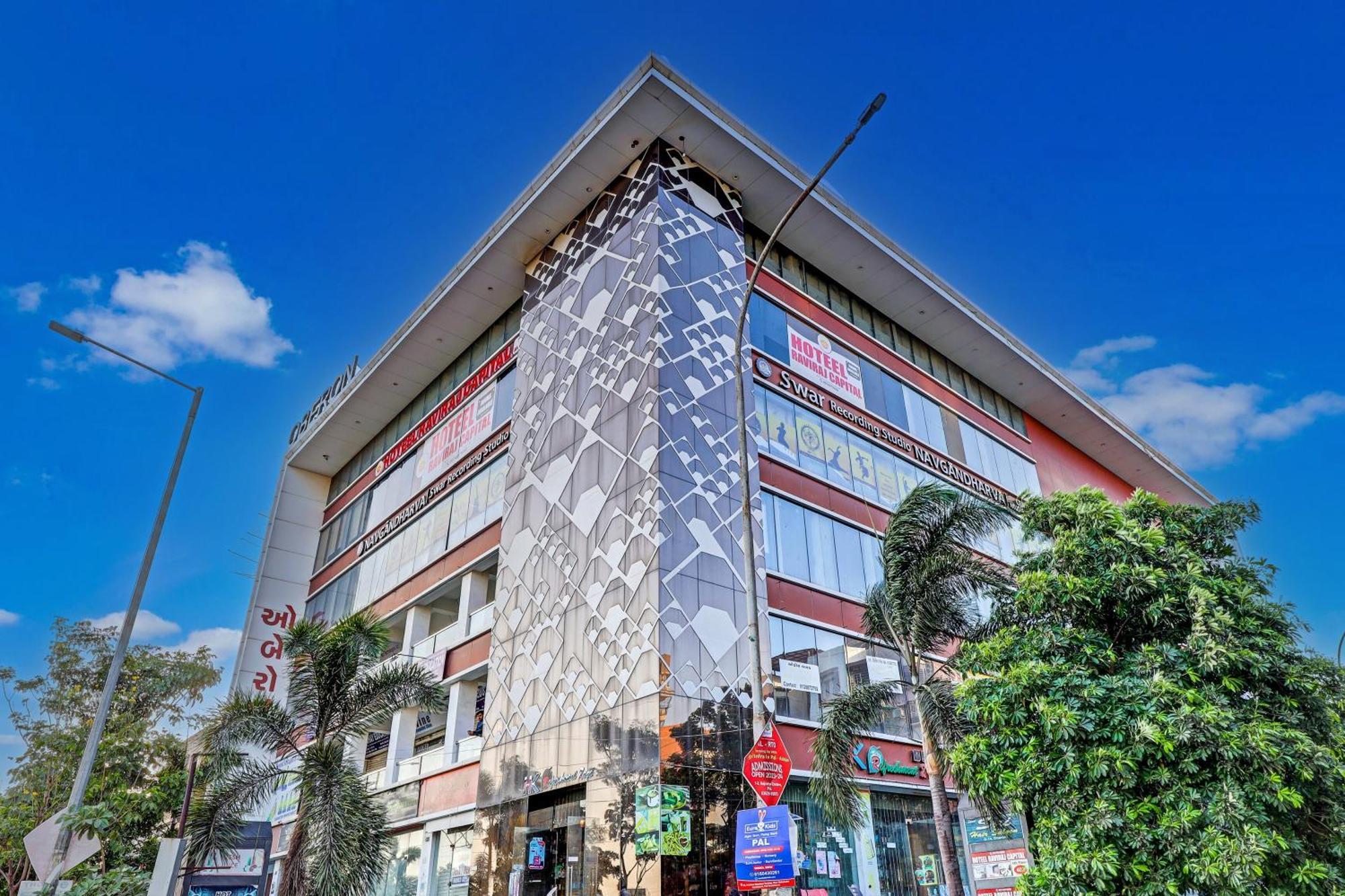 Collection O Hotel Swarg Surat Dış mekan fotoğraf
