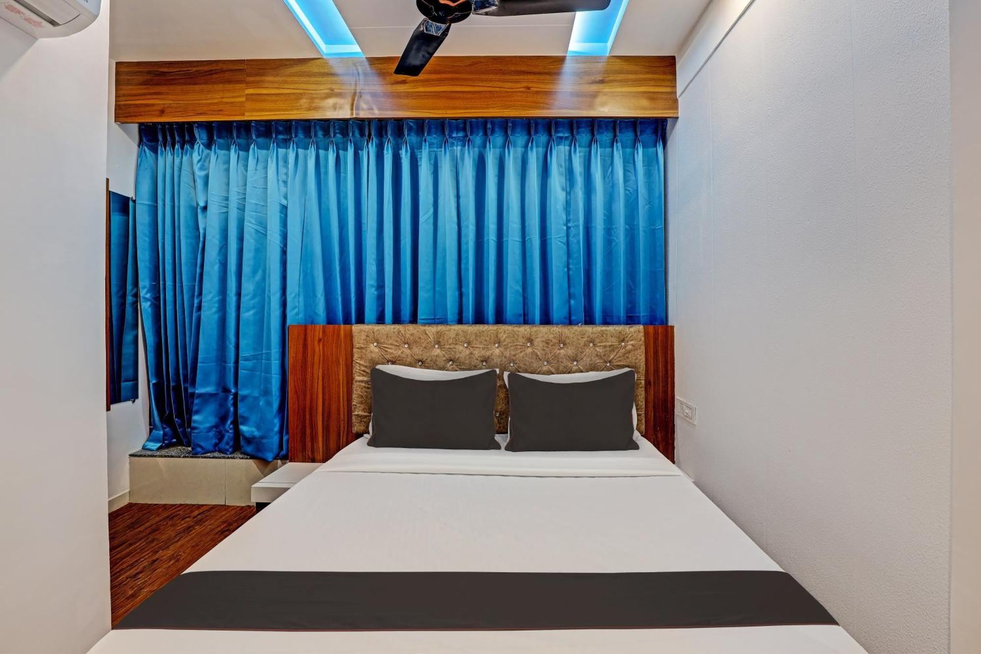 Collection O Hotel Swarg Surat Dış mekan fotoğraf