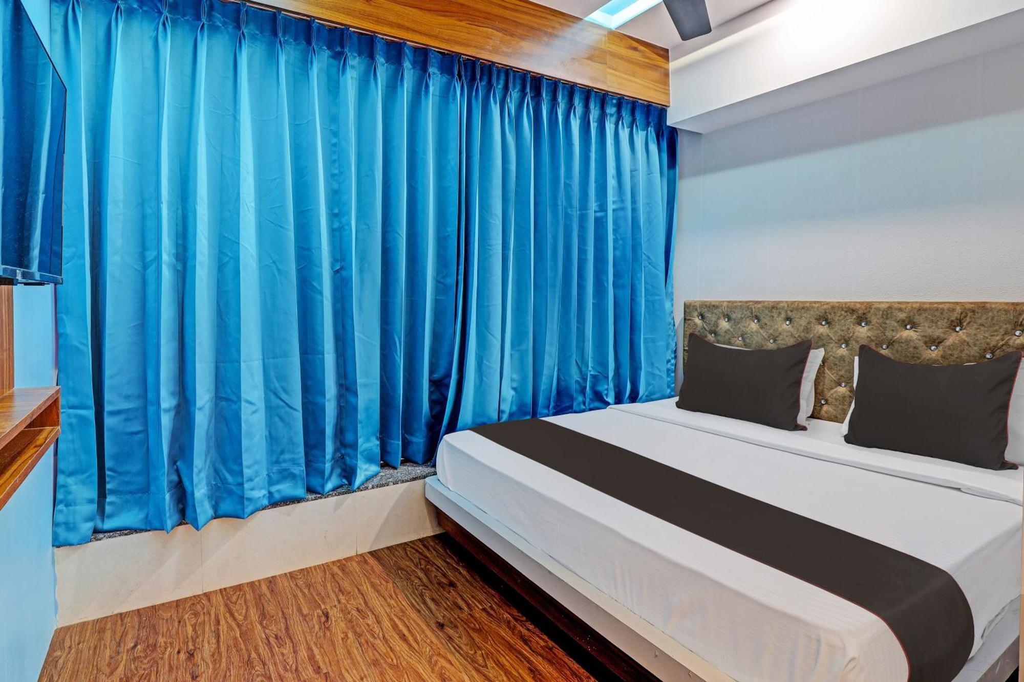 Collection O Hotel Swarg Surat Dış mekan fotoğraf