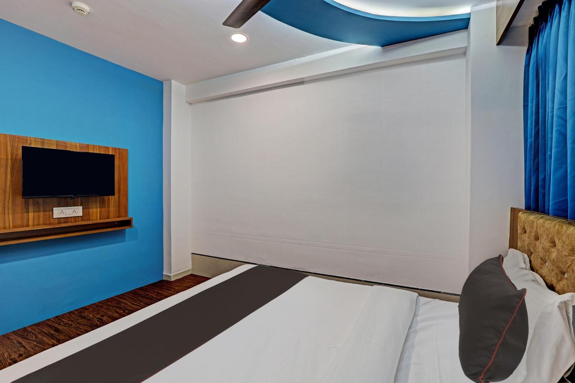 Collection O Hotel Swarg Surat Dış mekan fotoğraf
